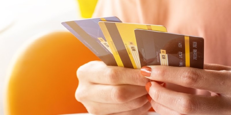 The Best Credit Cards For Young Professionals To Earn Points, Cash & Miles